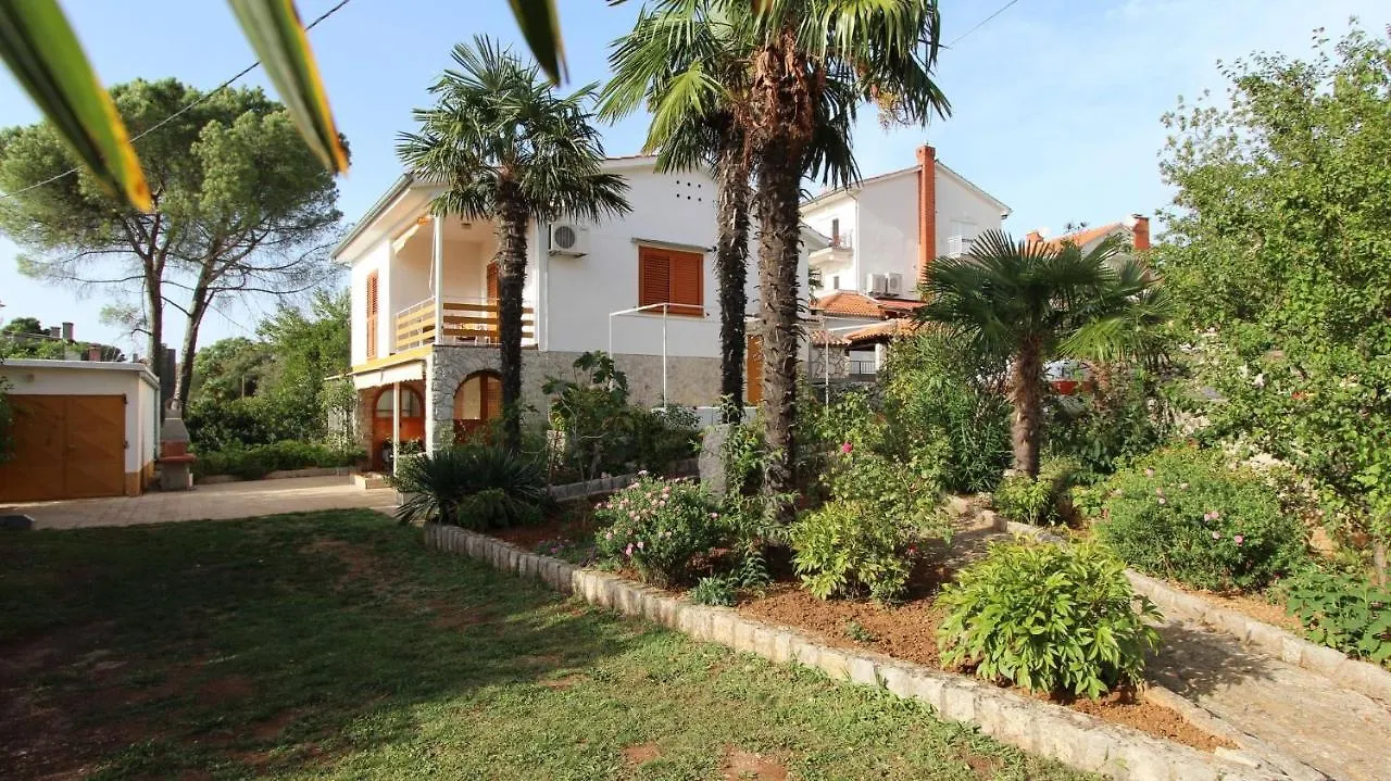 One-Bedroom Apartment Malinska Near Sea 2