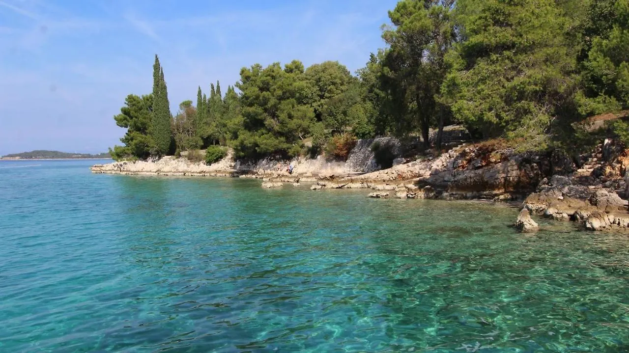 One-Bedroom Apartment Malinska Near Sea 2